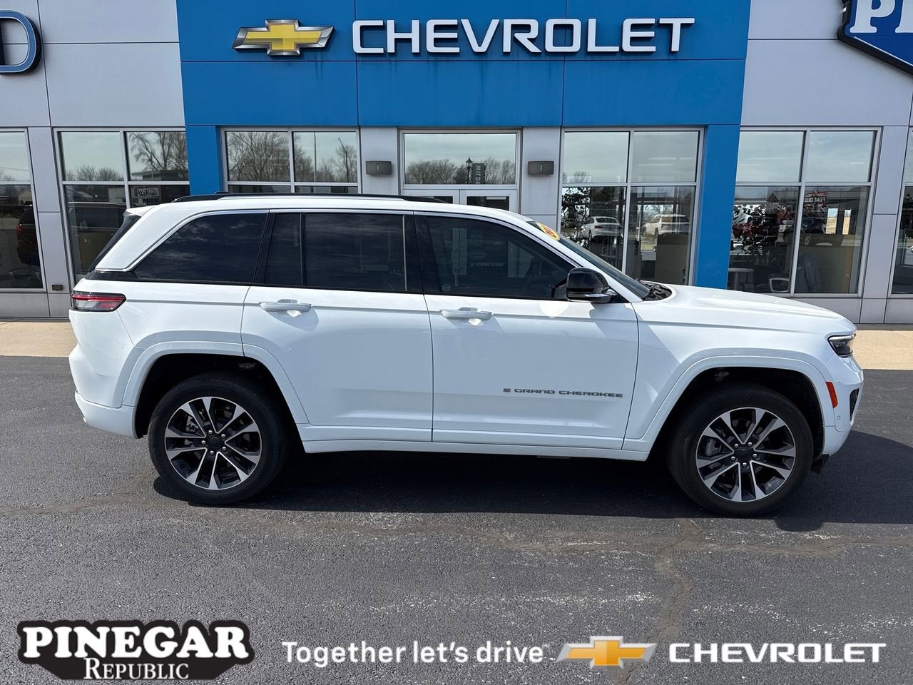 2022 Jeep Grand Cherokee 4xe Overland