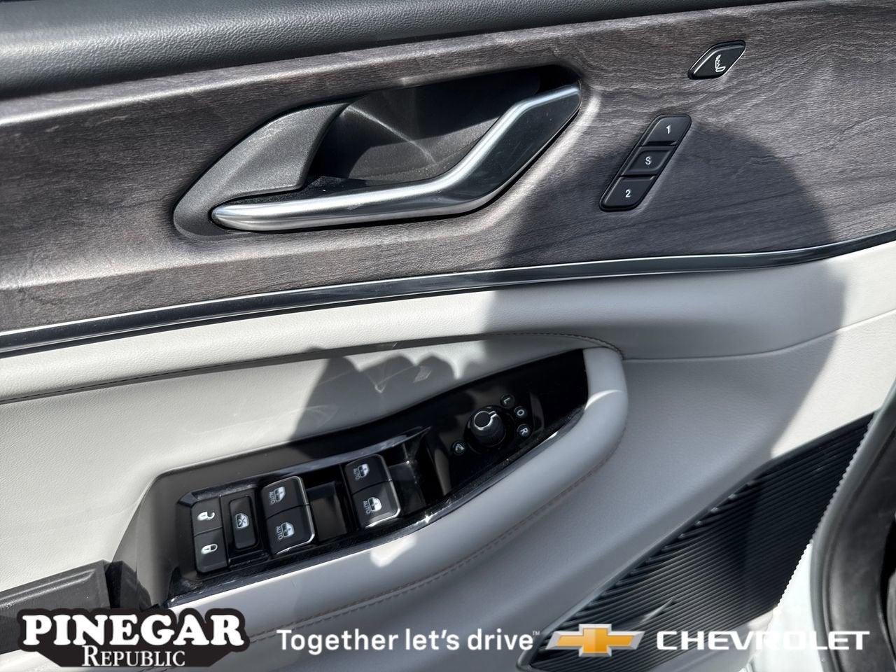 2022 Jeep Grand Cherokee 4xe Overland