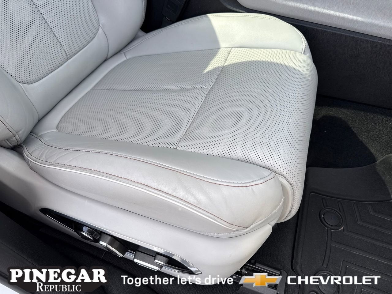 2022 Jeep Grand Cherokee 4xe Overland