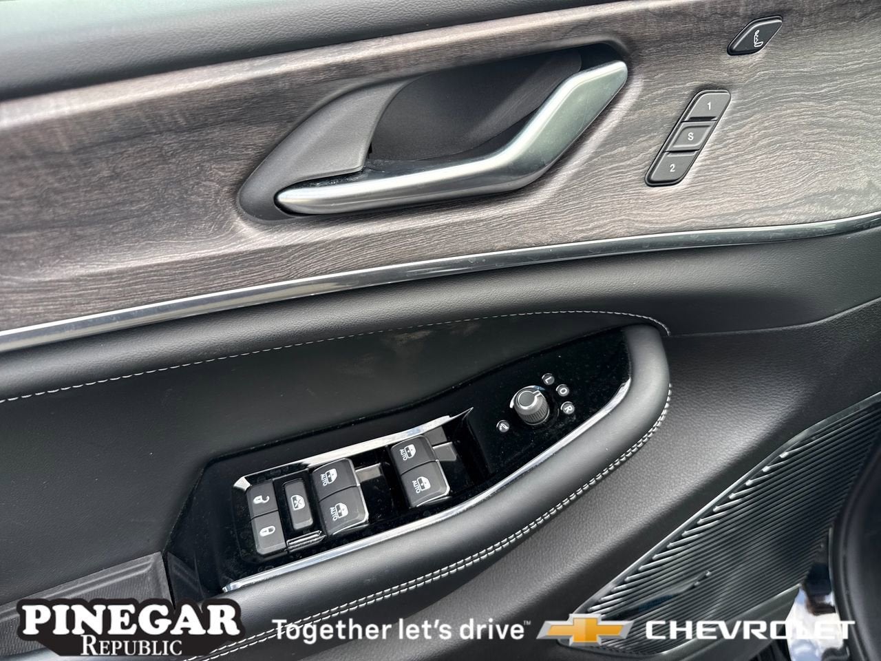 2022 Jeep Grand Cherokee 4xe Overland