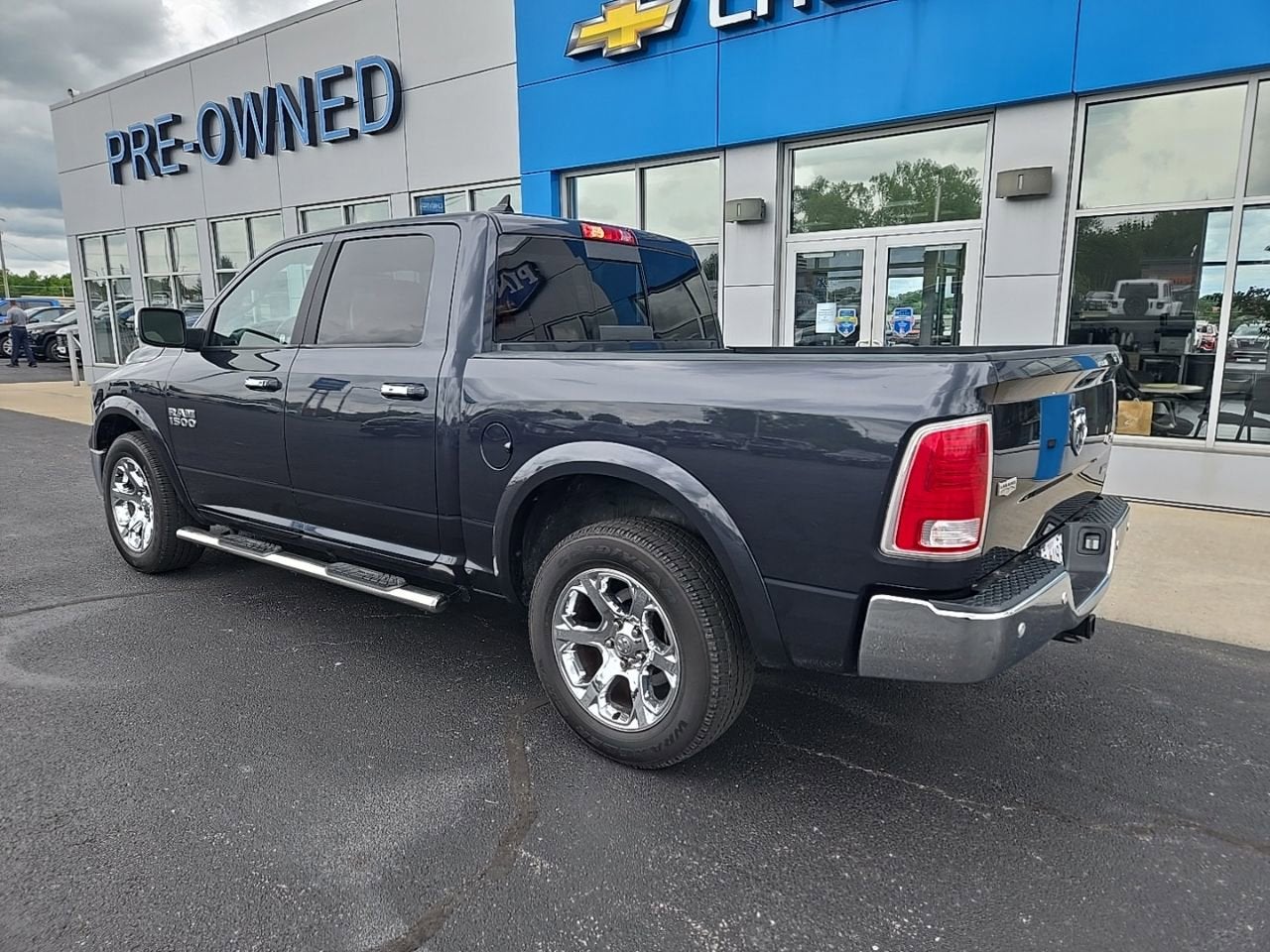 2018 RAM 1500 Laramie Crew Cab 4x4 5'7" Box