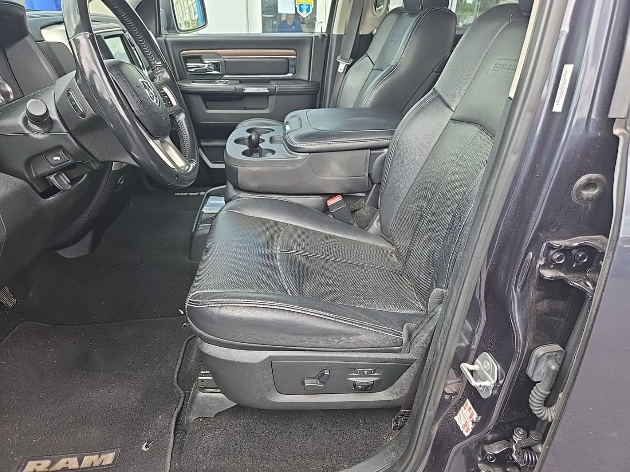 2018 RAM 1500 Laramie Crew Cab 4x4 5'7" Box