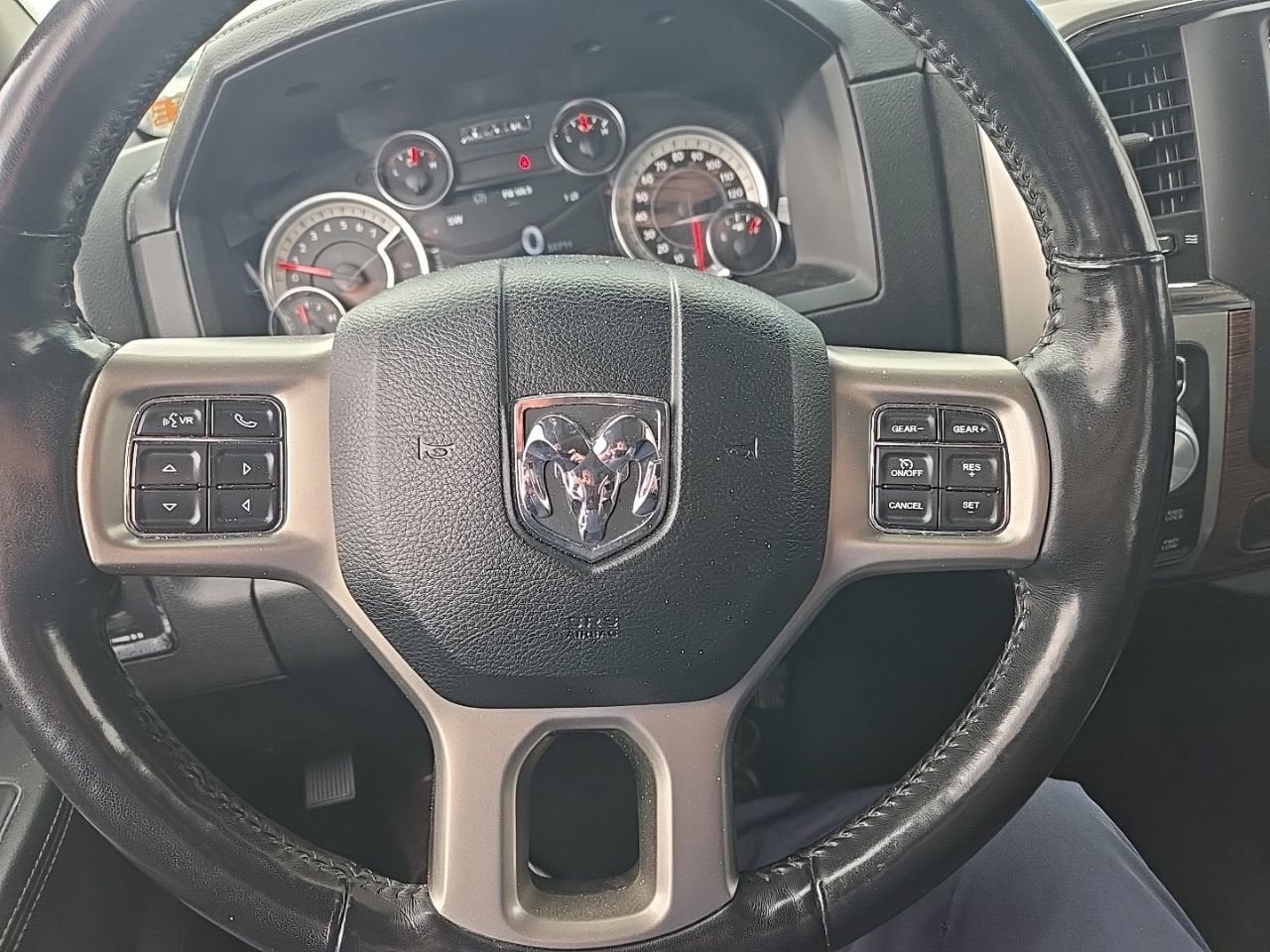 2018 RAM 1500 Laramie Crew Cab 4x4 5'7" Box