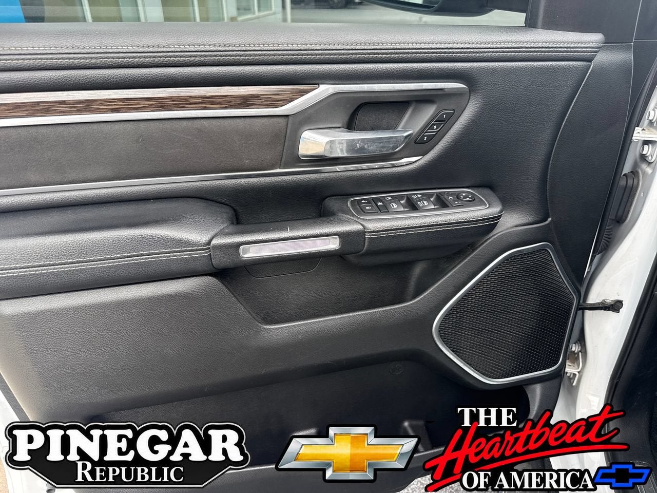 2020 RAM 1500 Laramie Quad Cab 4x4 6'4" Box