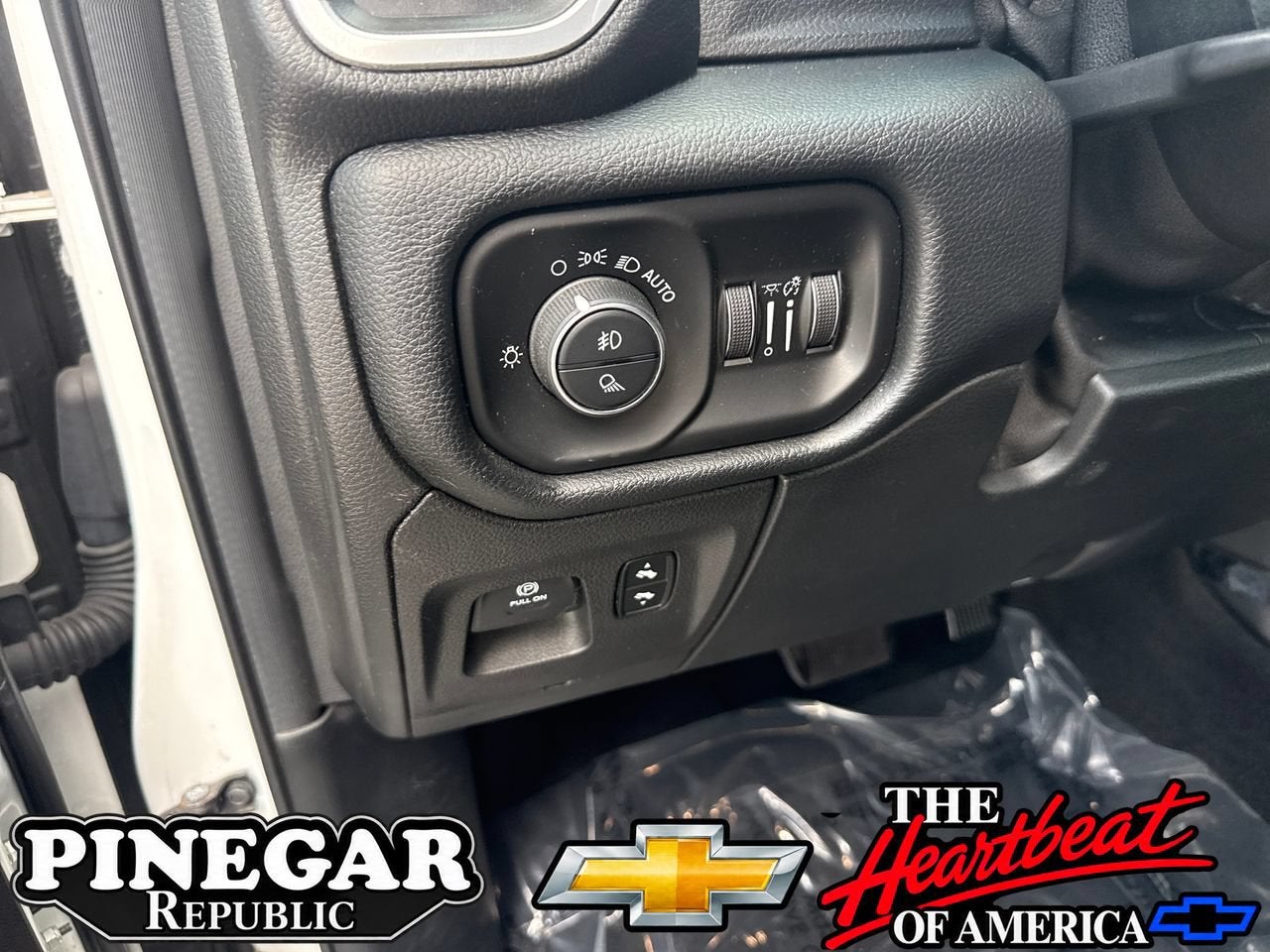 2020 RAM 1500 Laramie Quad Cab 4x4 6'4" Box