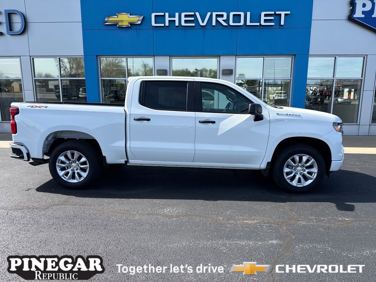 2022 Chevrolet Silverado 1500 Custom