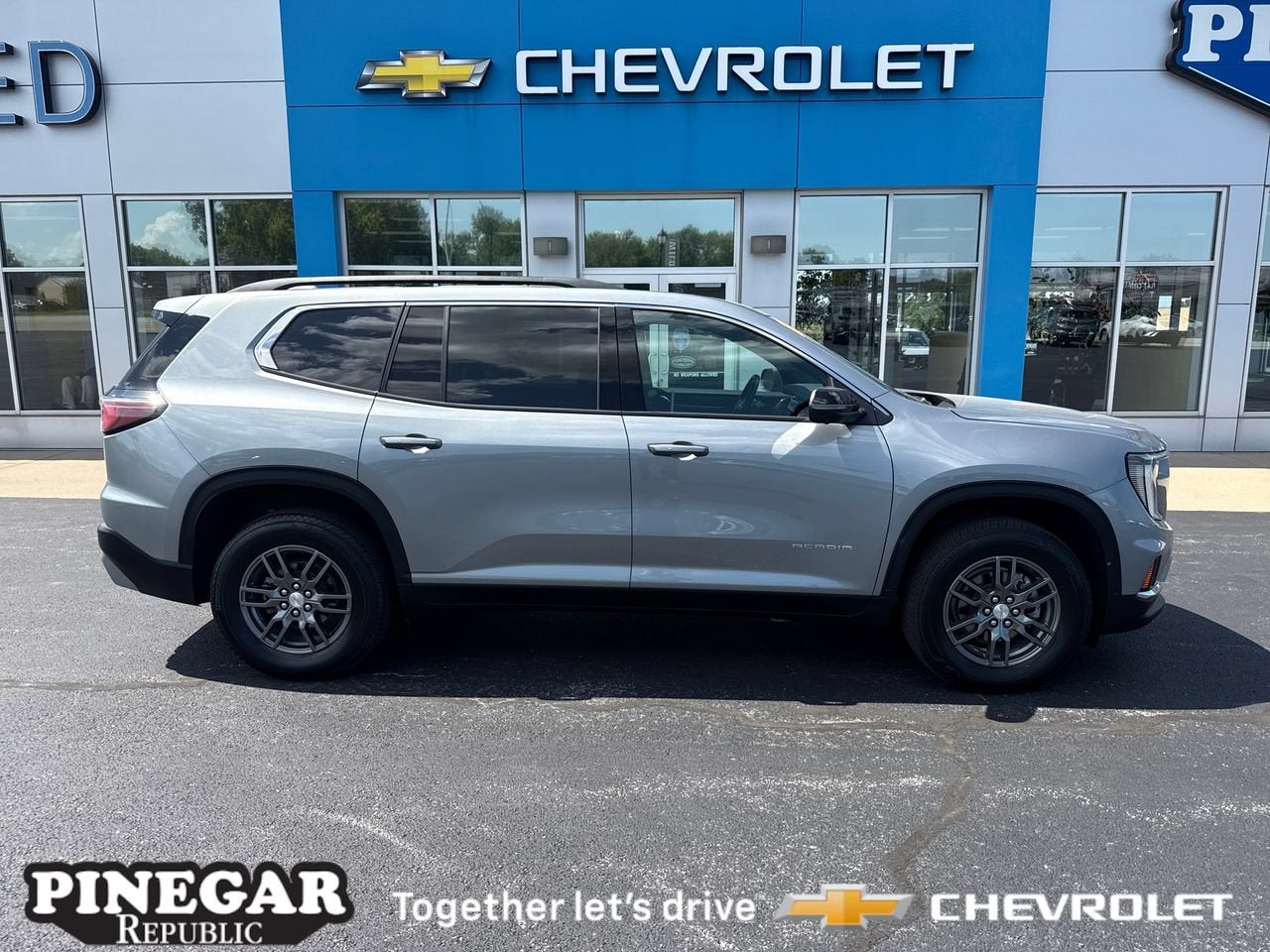 2025 GMC Acadia Elevation