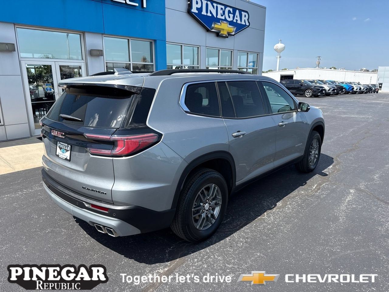 2025 GMC Acadia Elevation