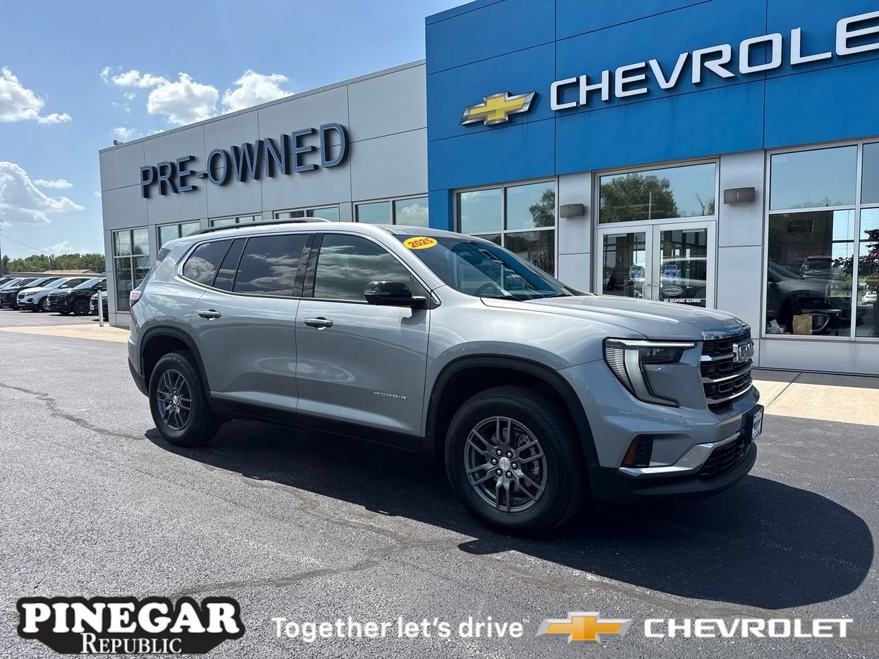 2025 GMC Acadia Elevation