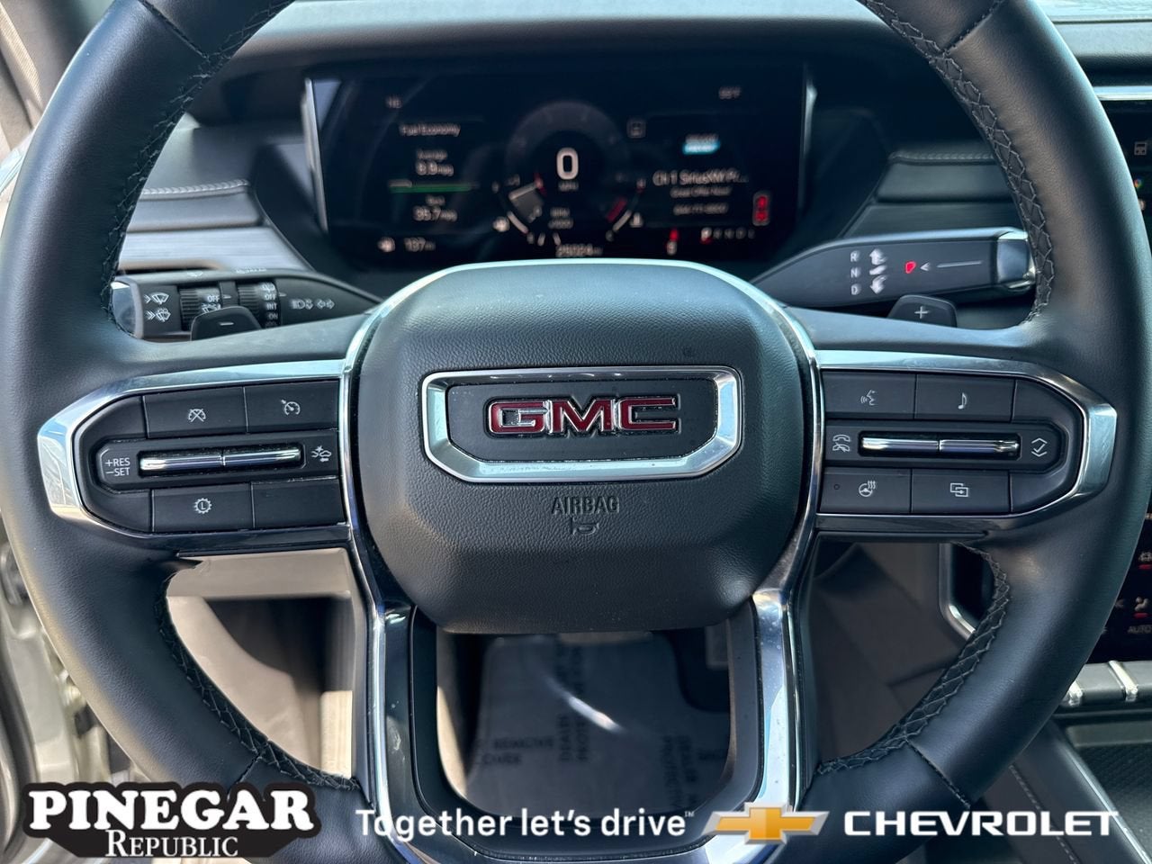 2025 GMC Acadia Elevation