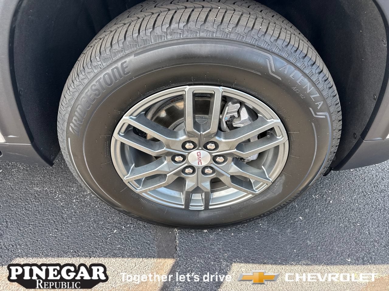 2025 GMC Acadia Elevation