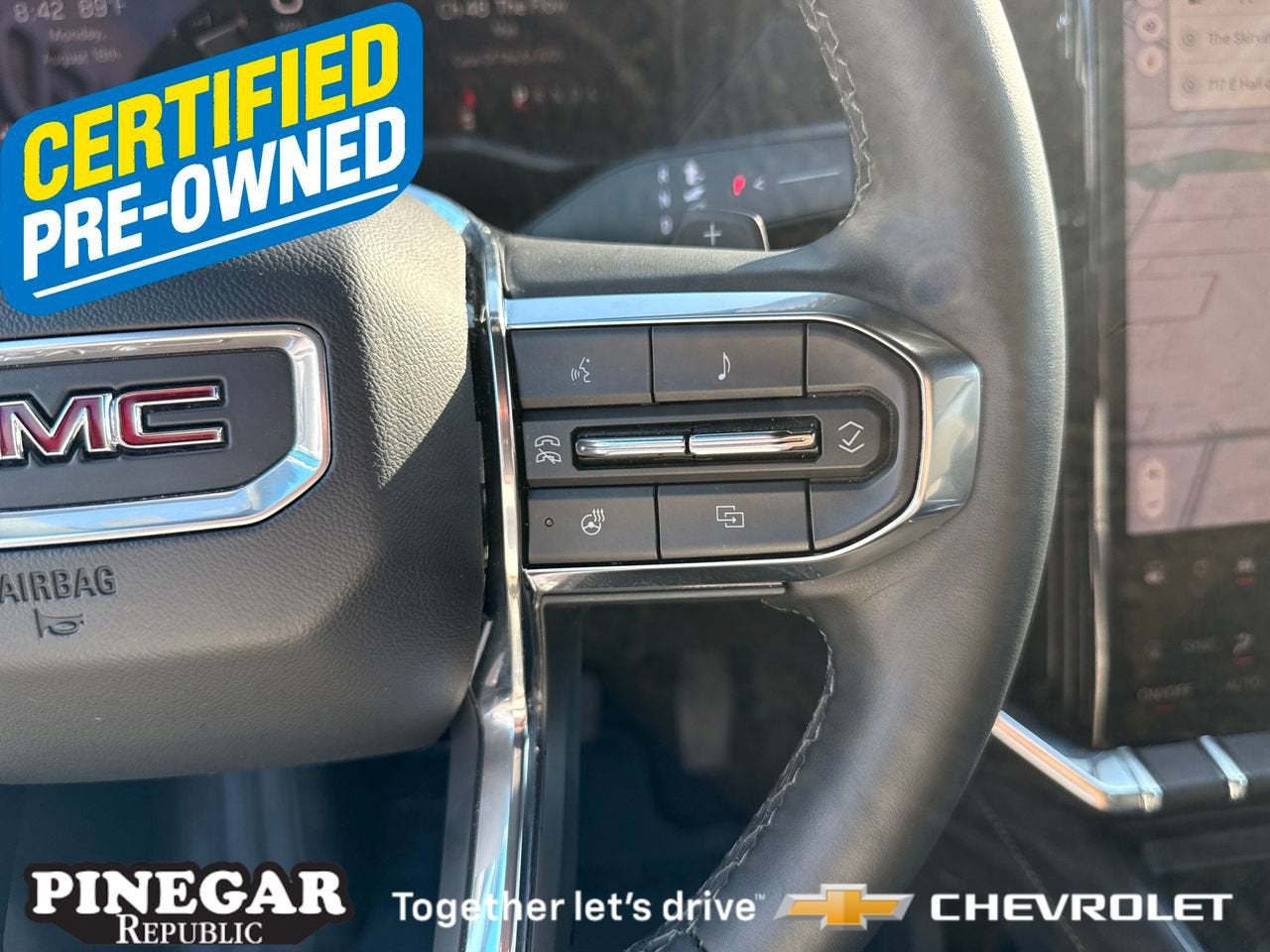 2025 GMC Acadia Elevation