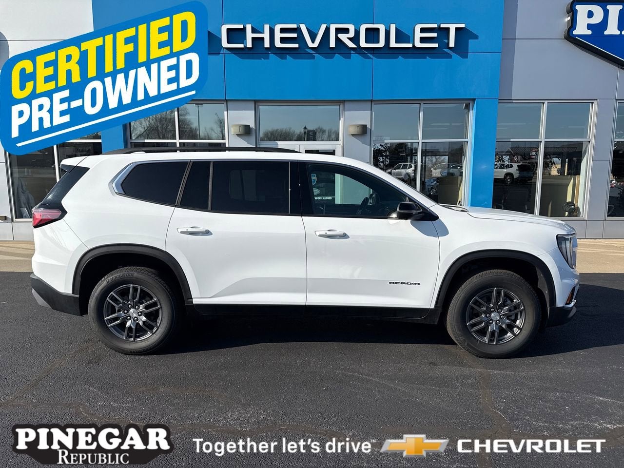 2025 GMC Acadia Elevation