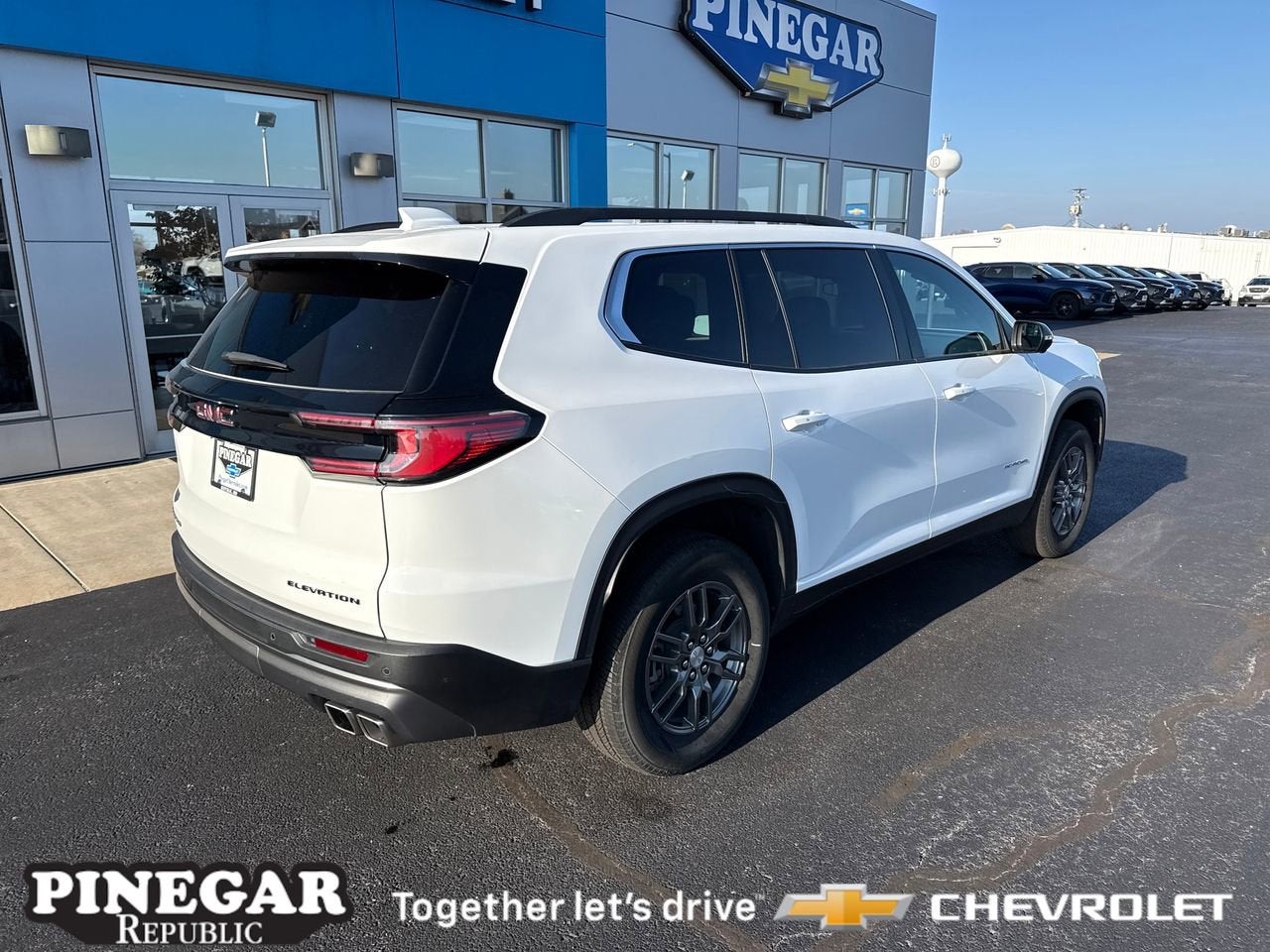 2025 GMC Acadia Elevation