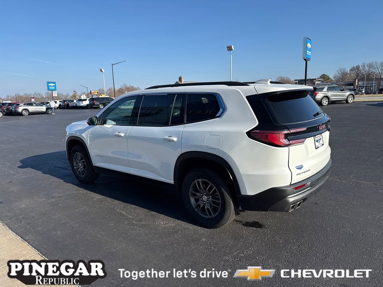 2025 GMC Acadia Elevation