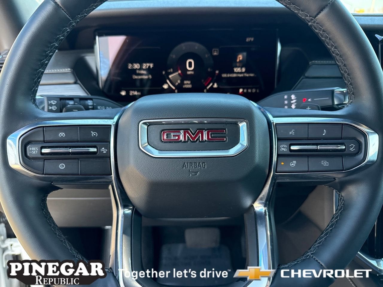 2025 GMC Acadia Elevation