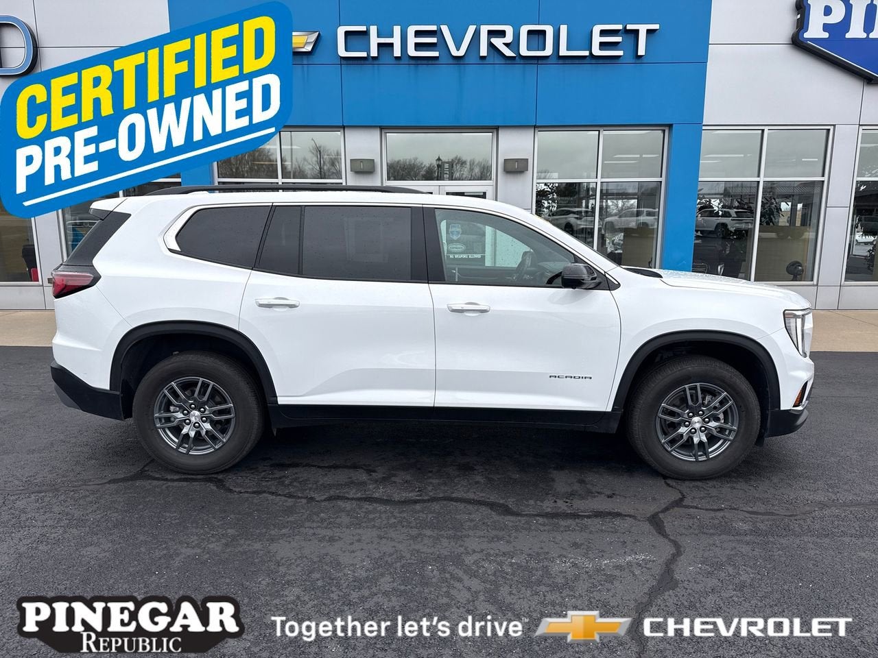 2025 GMC Acadia Elevation