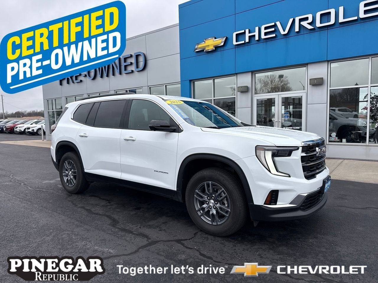 2025 GMC Acadia Elevation