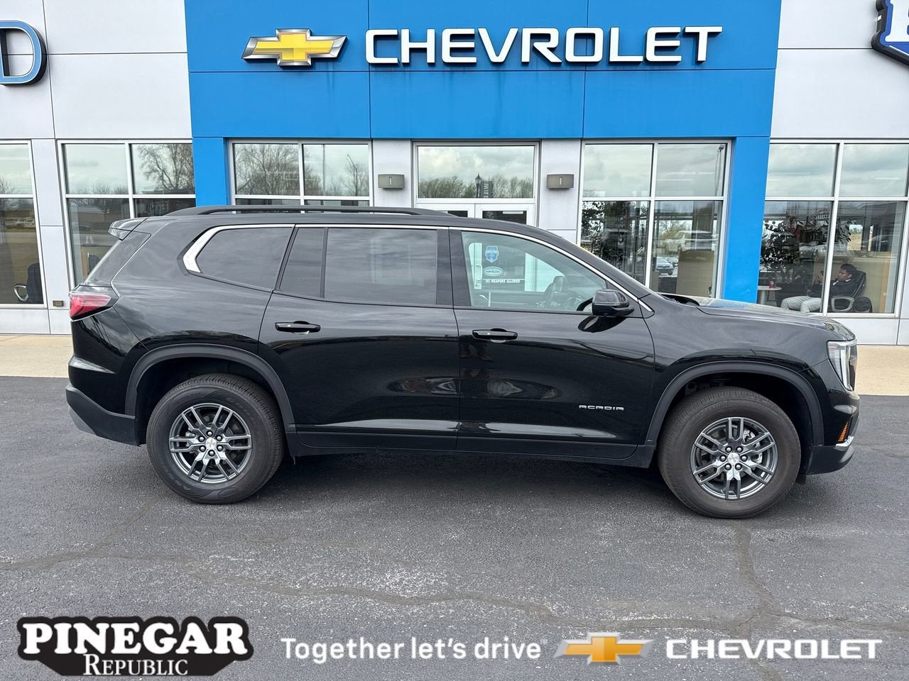 2025 GMC Acadia Elevation