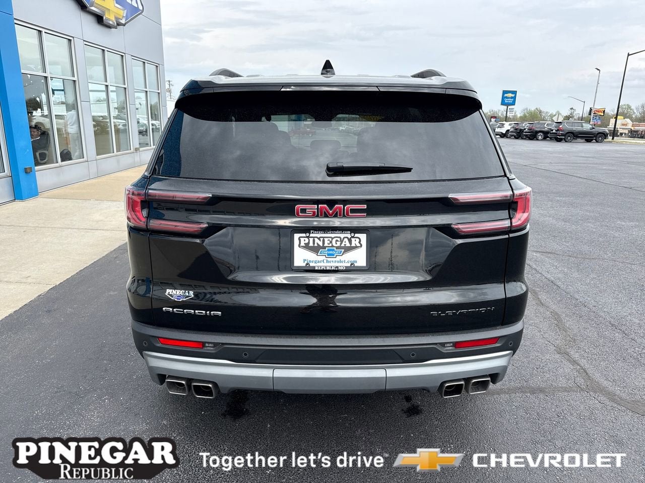 2025 GMC Acadia Elevation