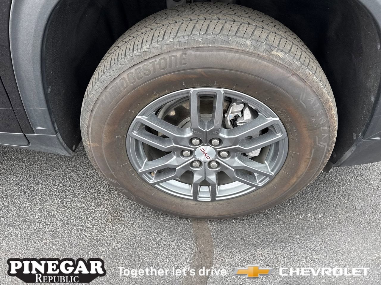 2025 GMC Acadia Elevation