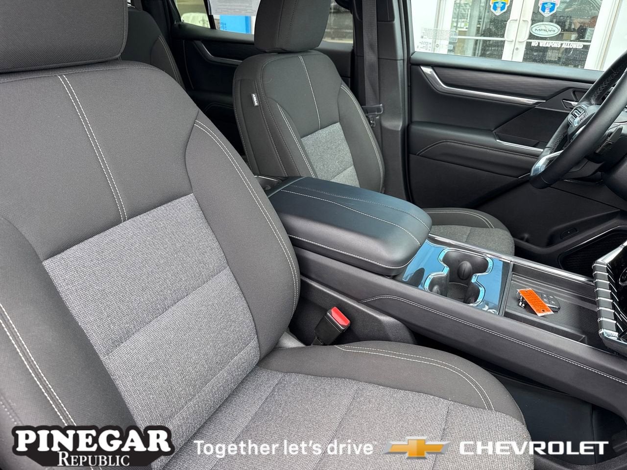 2025 GMC Acadia Elevation