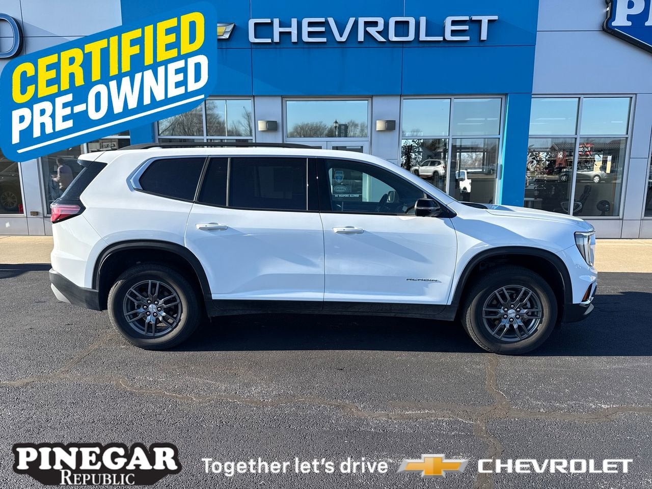 2025 GMC Acadia Elevation