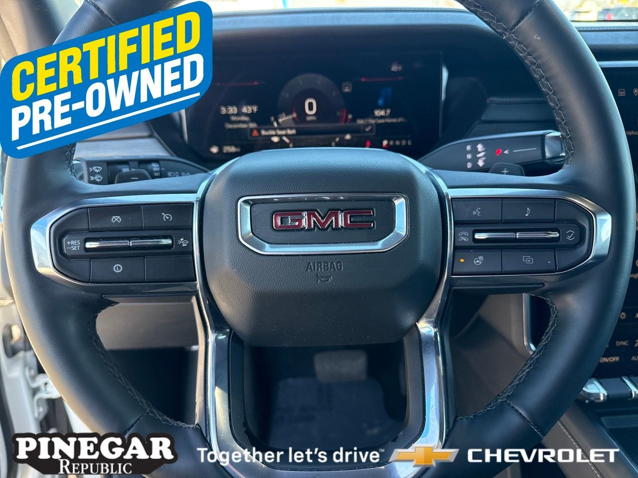 2025 GMC Acadia Elevation