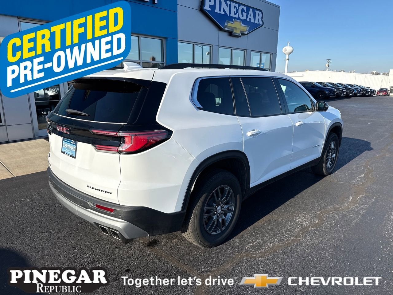 2025 GMC Acadia Elevation