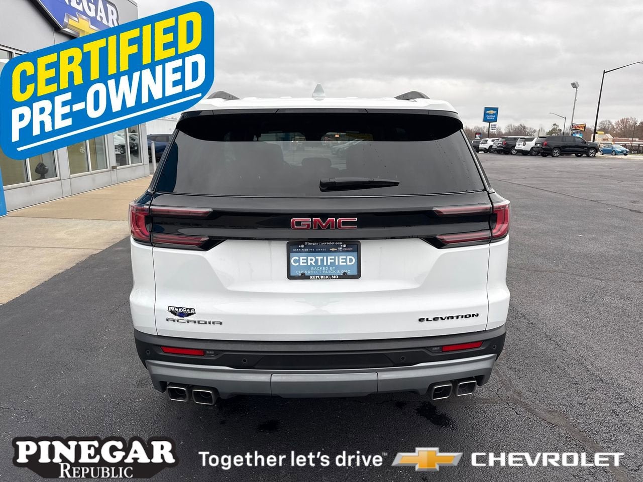 2025 GMC Acadia Elevation