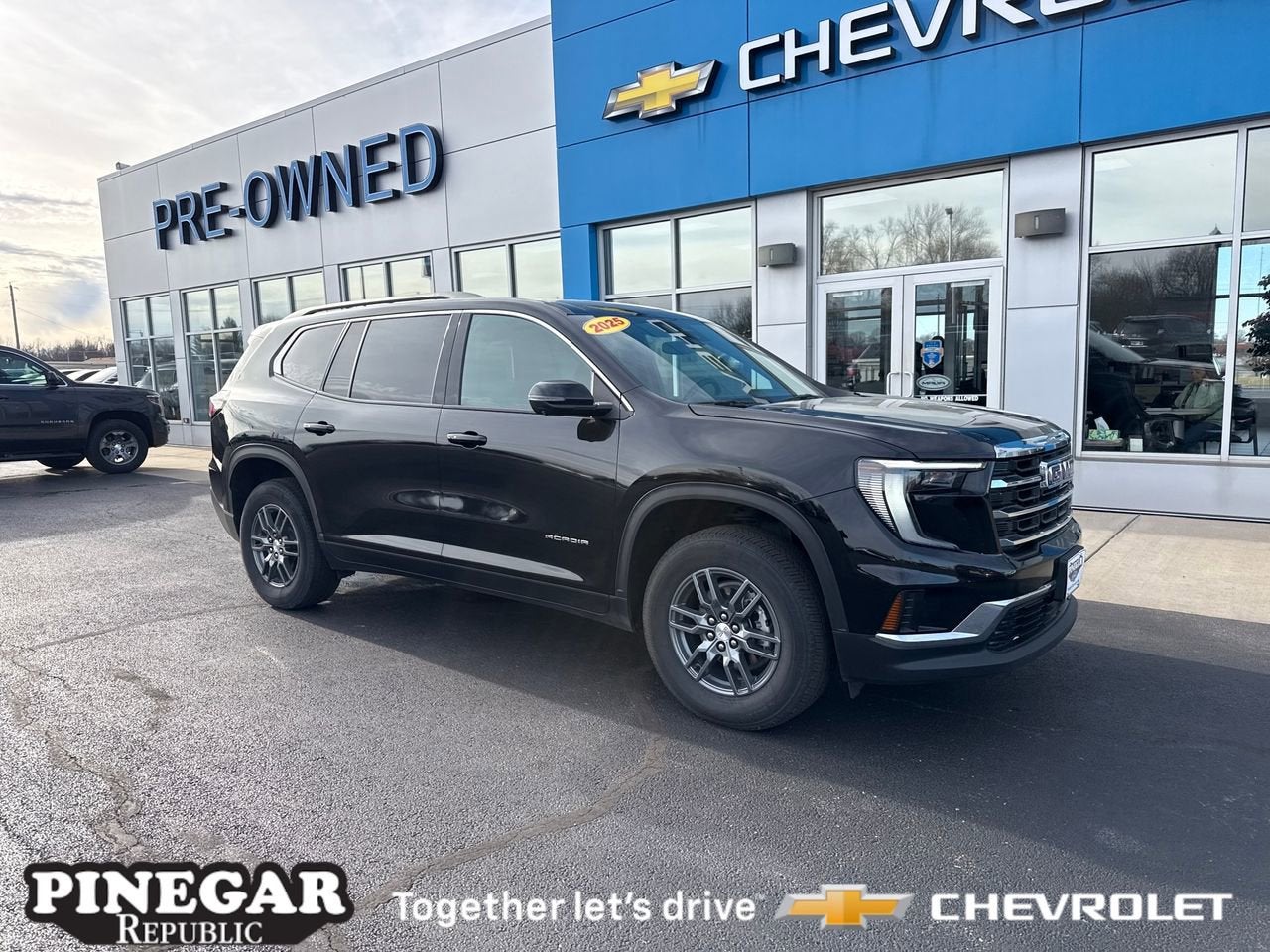 2025 GMC Acadia Elevation