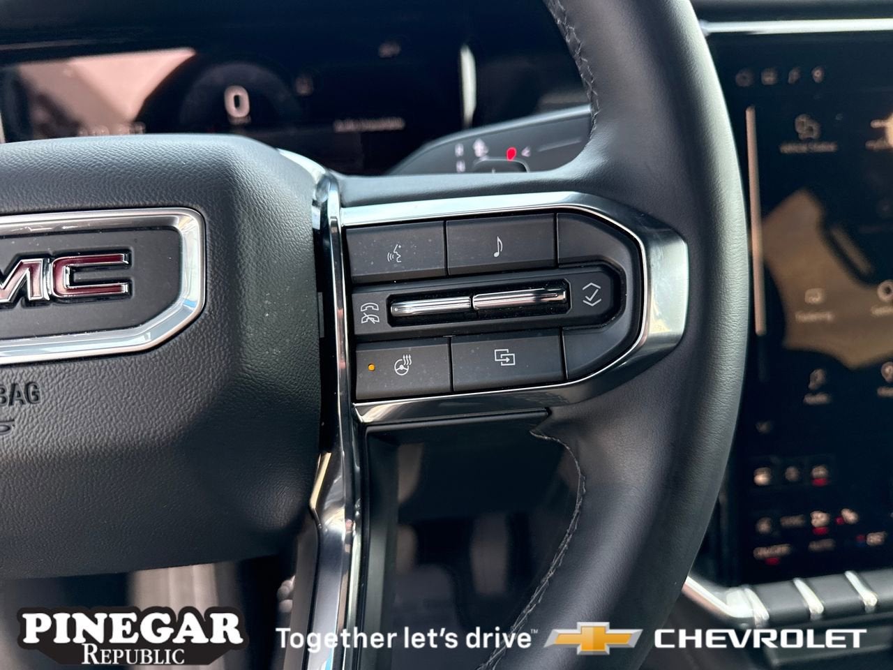 2025 GMC Acadia Elevation