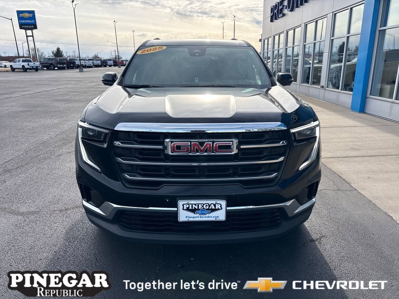 2025 GMC Acadia Elevation