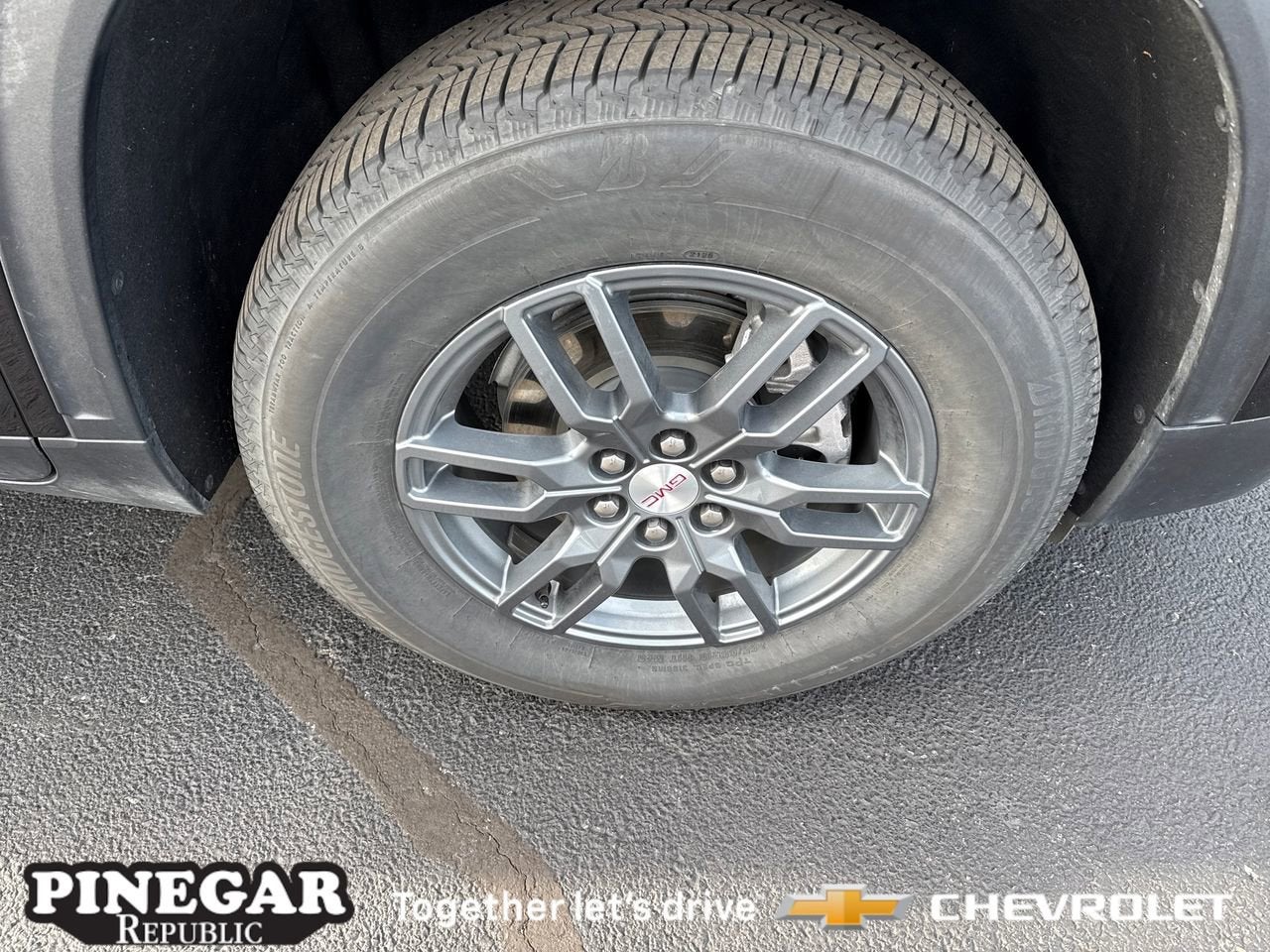 2025 GMC Acadia Elevation