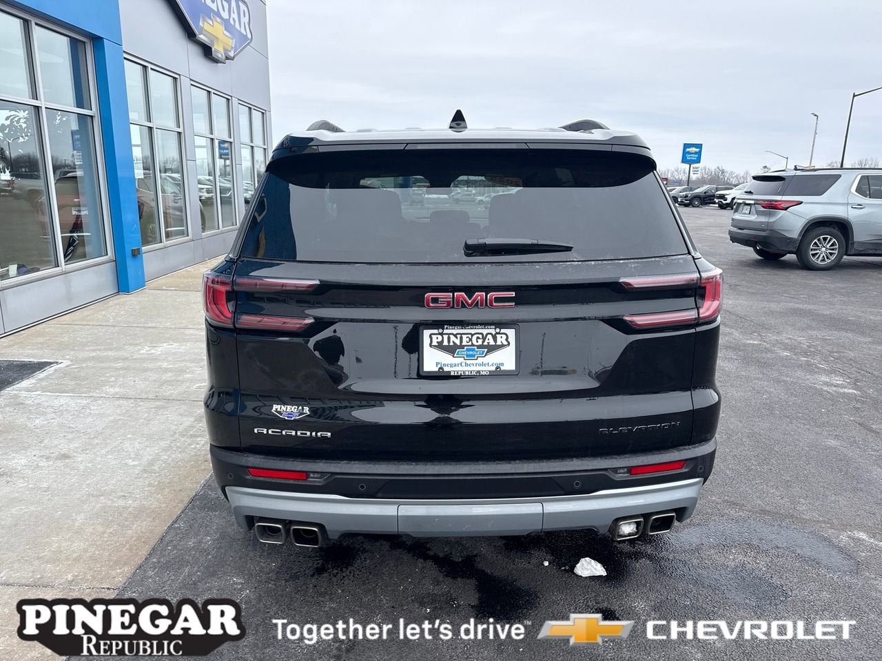 2025 GMC Acadia Elevation