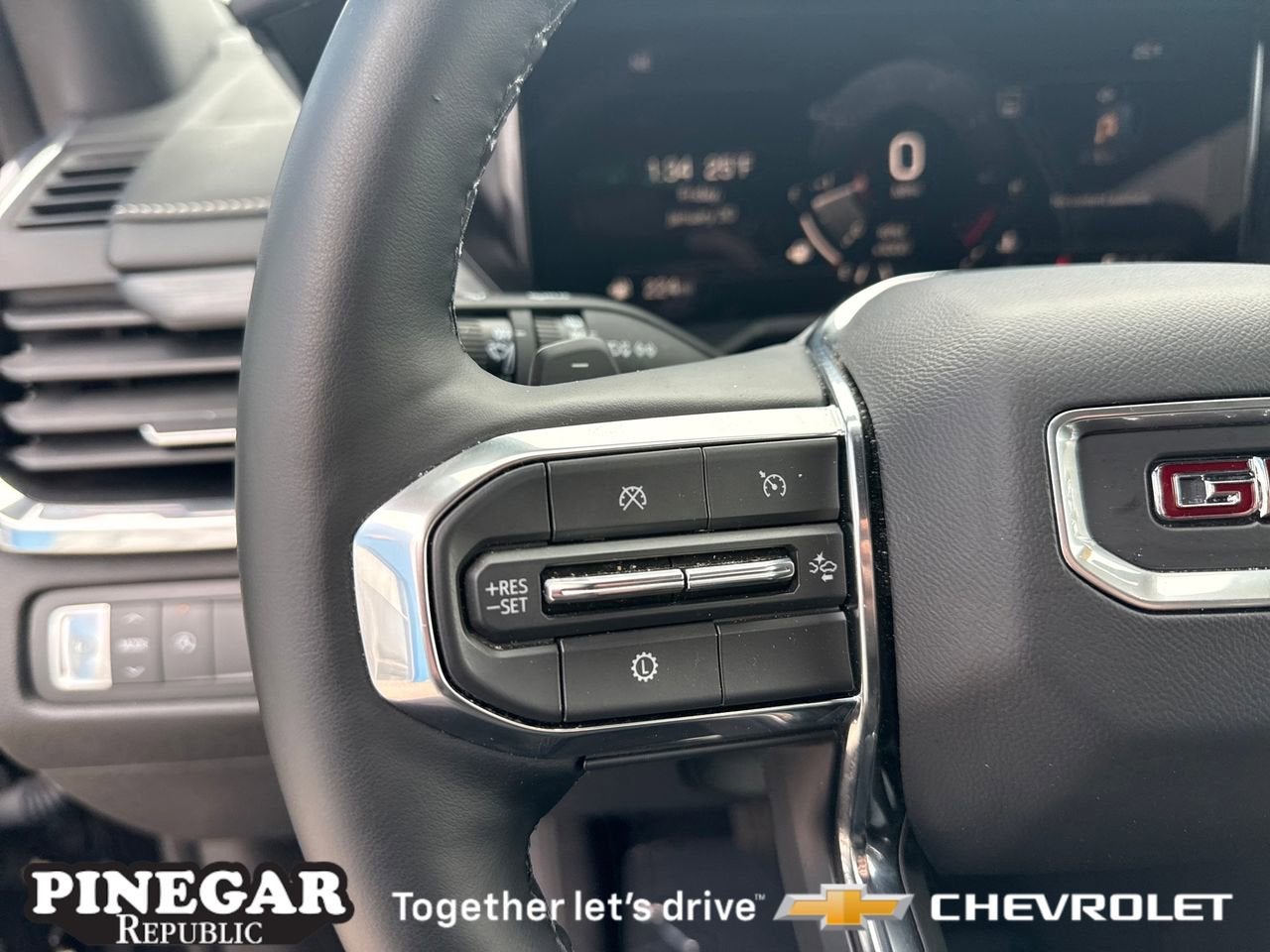 2025 GMC Acadia Elevation