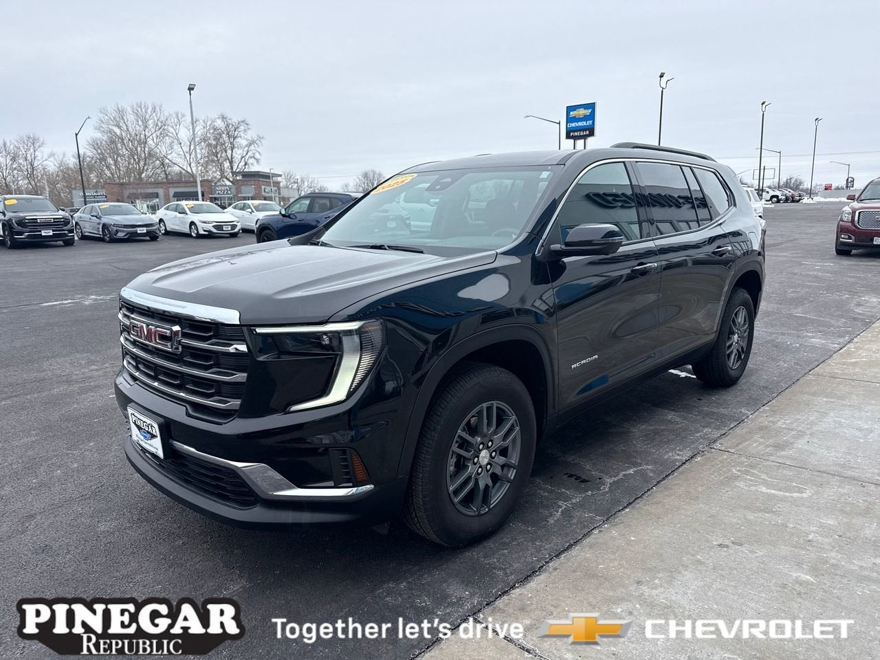 2025 GMC Acadia Elevation