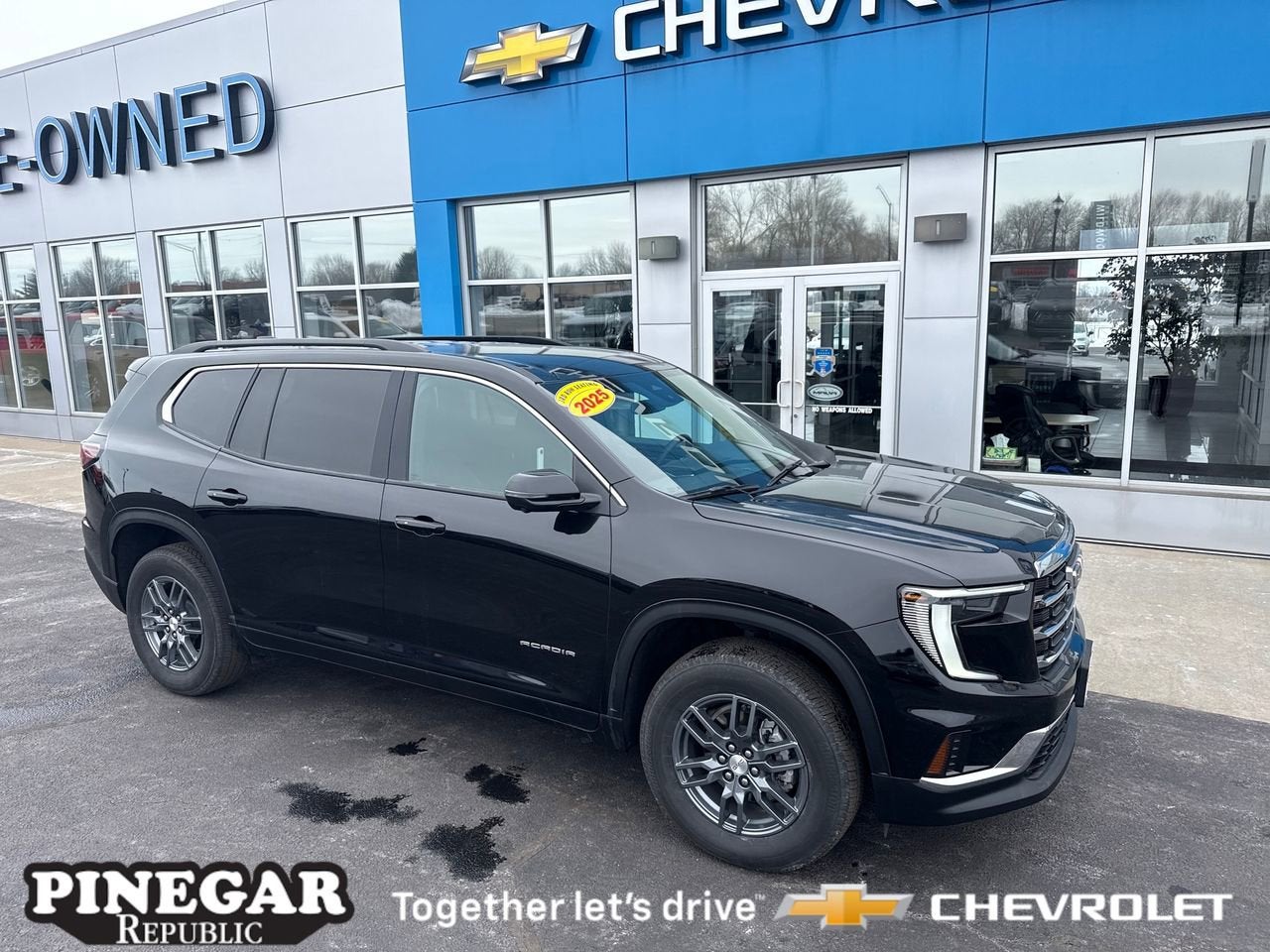 2025 GMC Acadia Elevation