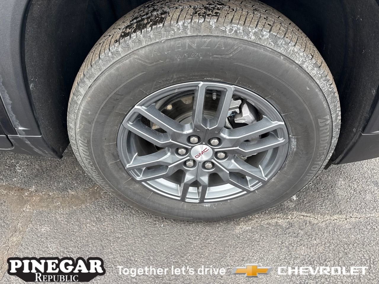 2025 GMC Acadia Elevation