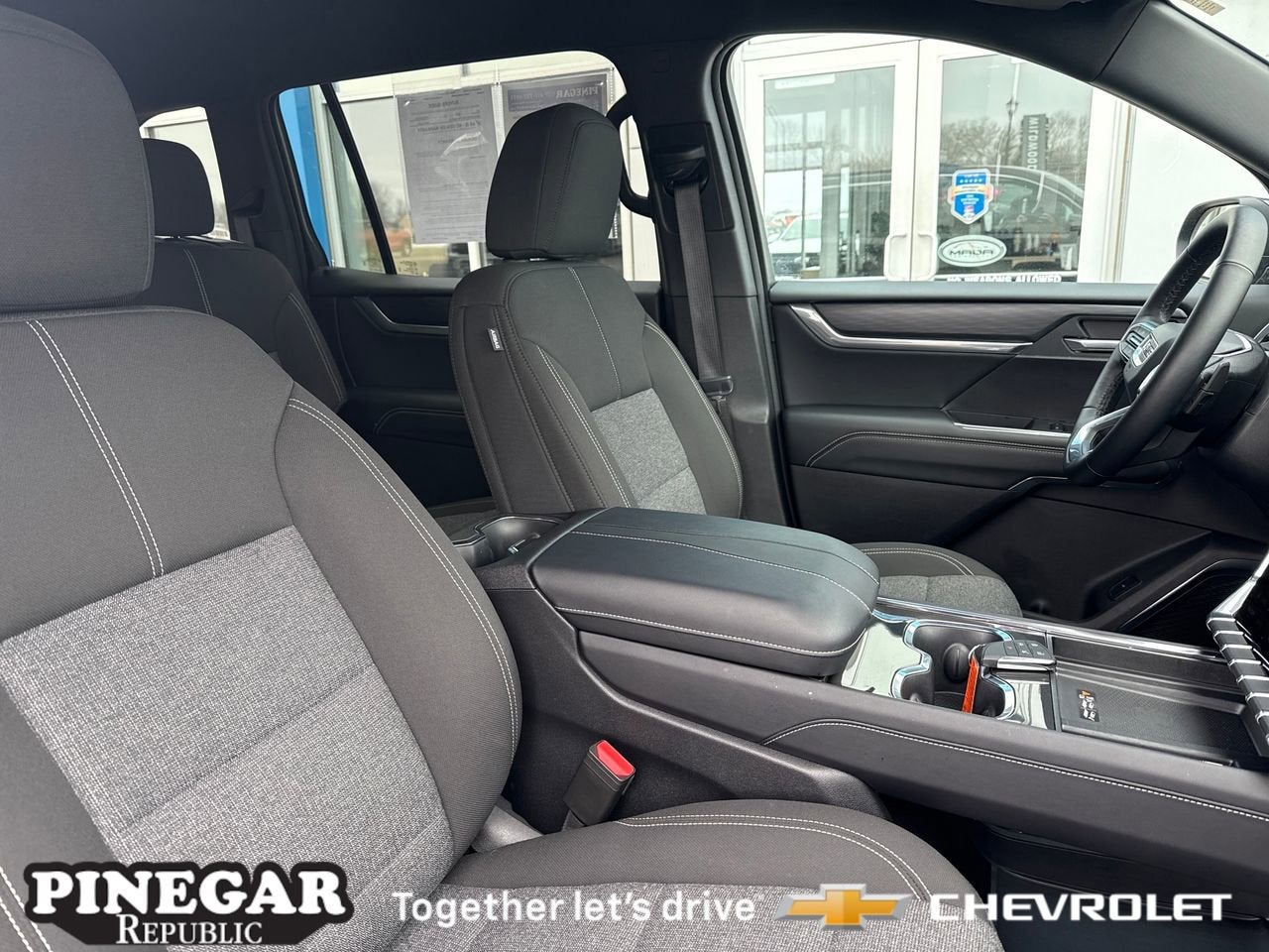 2025 GMC Acadia Elevation