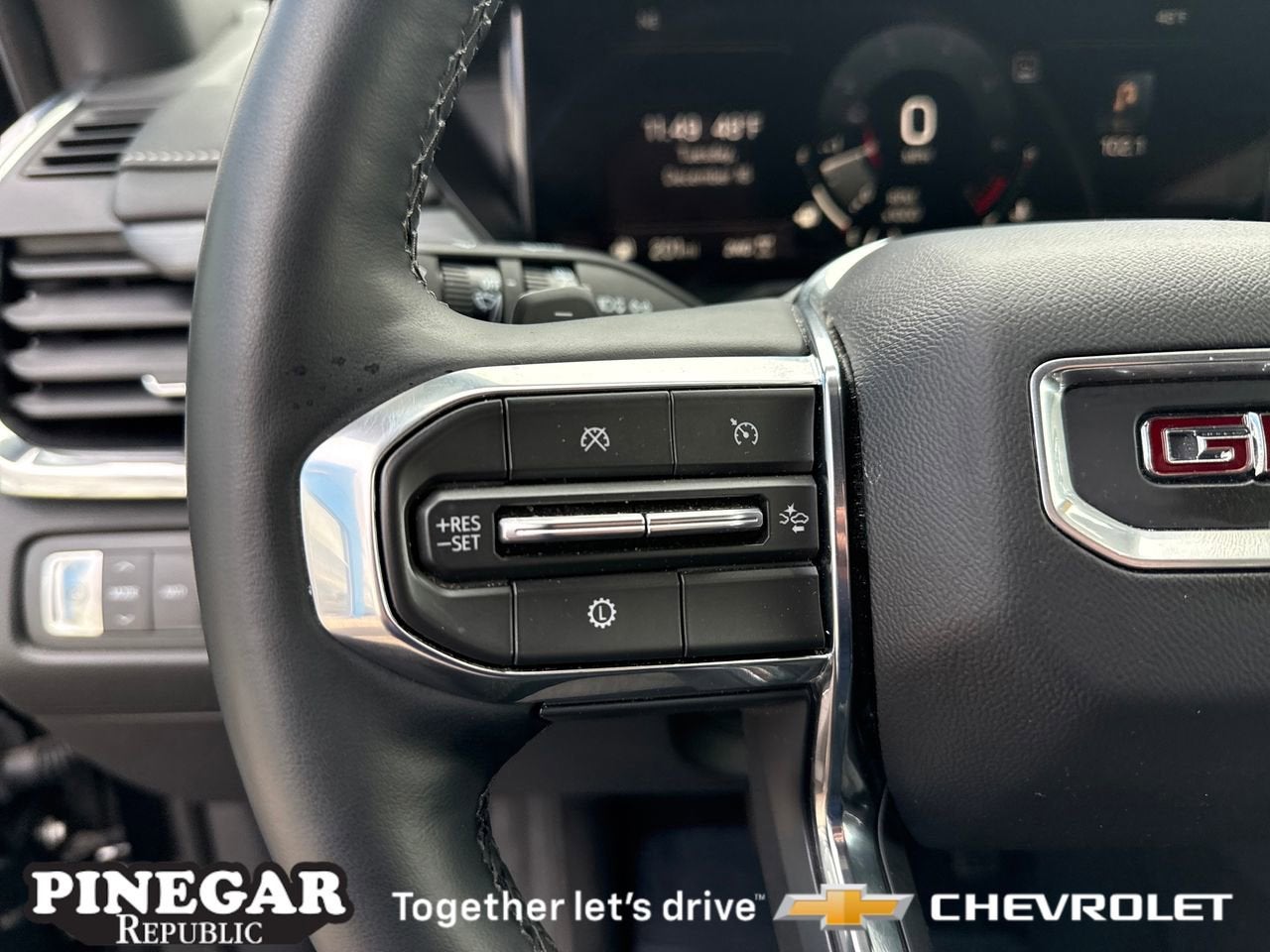 2025 GMC Acadia Elevation