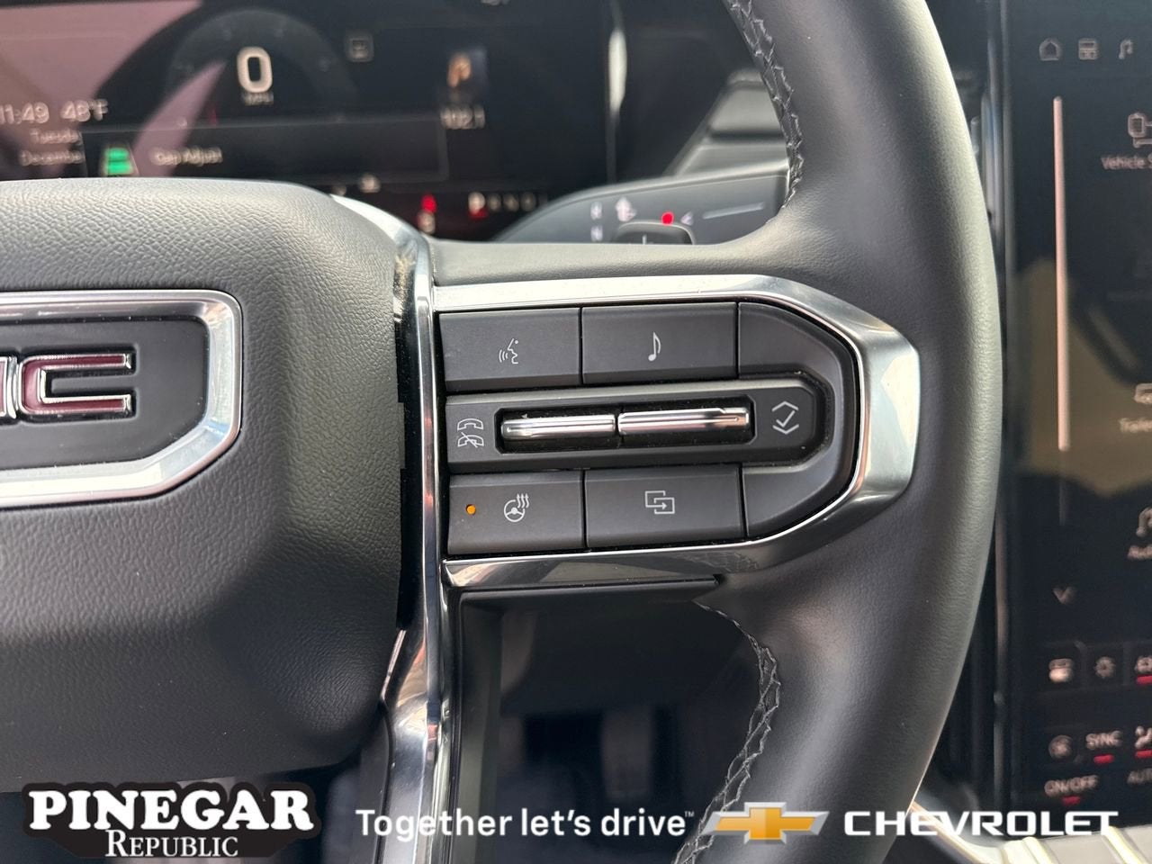 2025 GMC Acadia Elevation