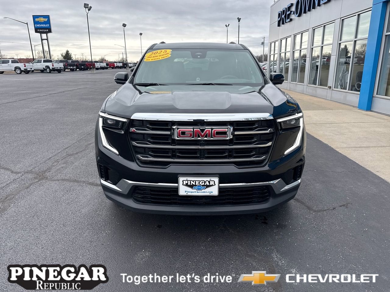 2025 GMC Acadia Elevation