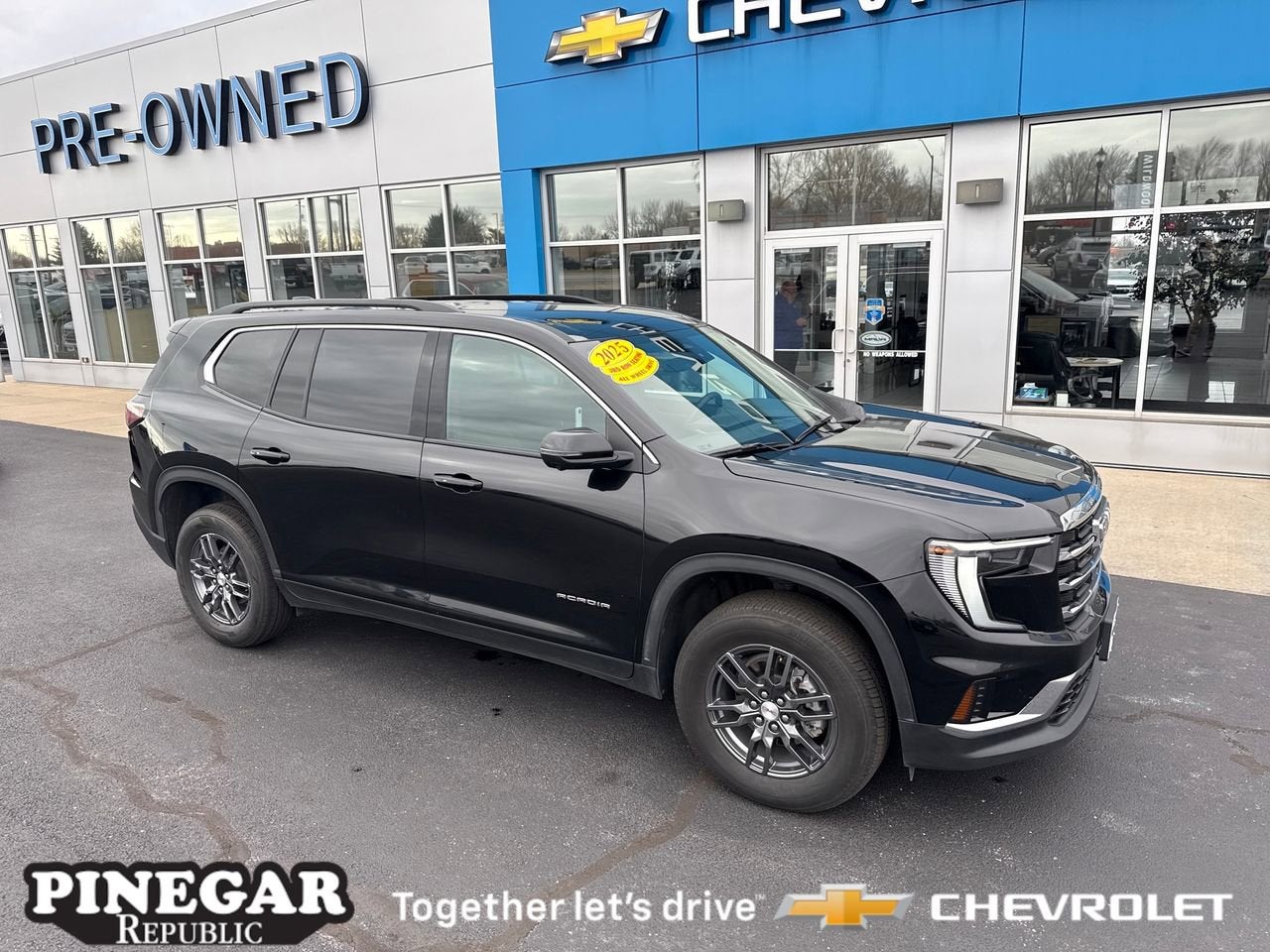 2025 GMC Acadia Elevation