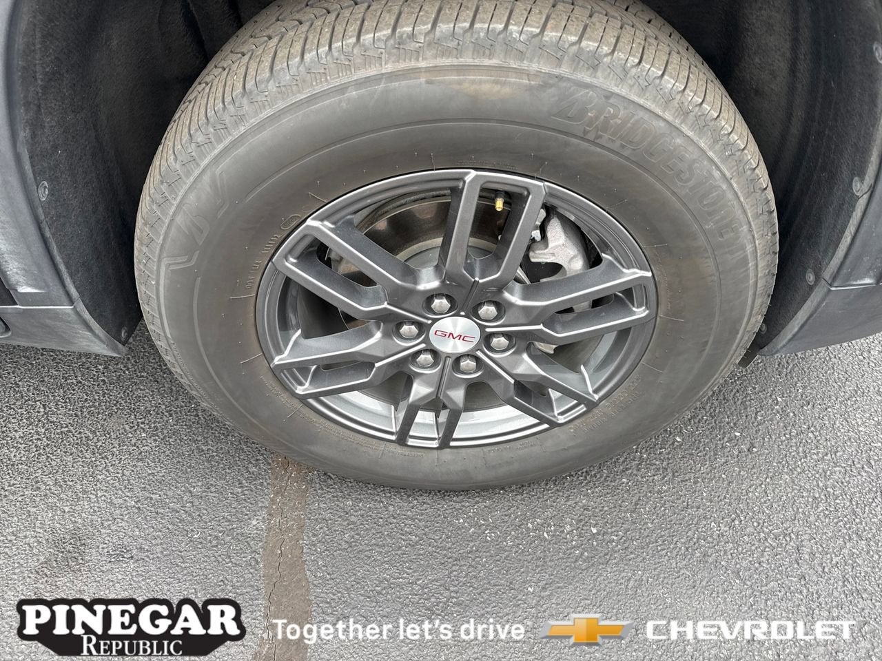 2025 GMC Acadia Elevation