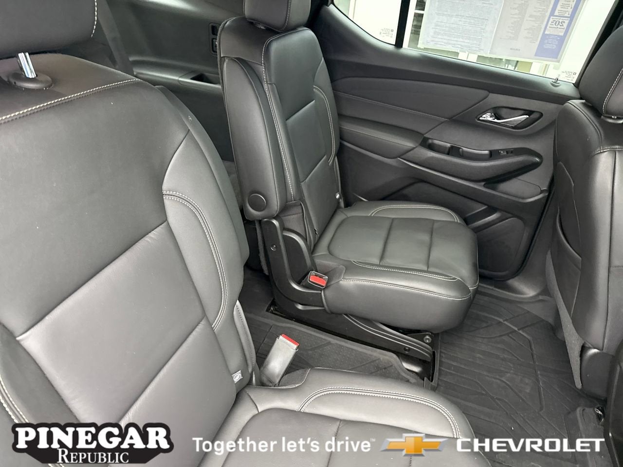 2023 Chevrolet Traverse LT Leather