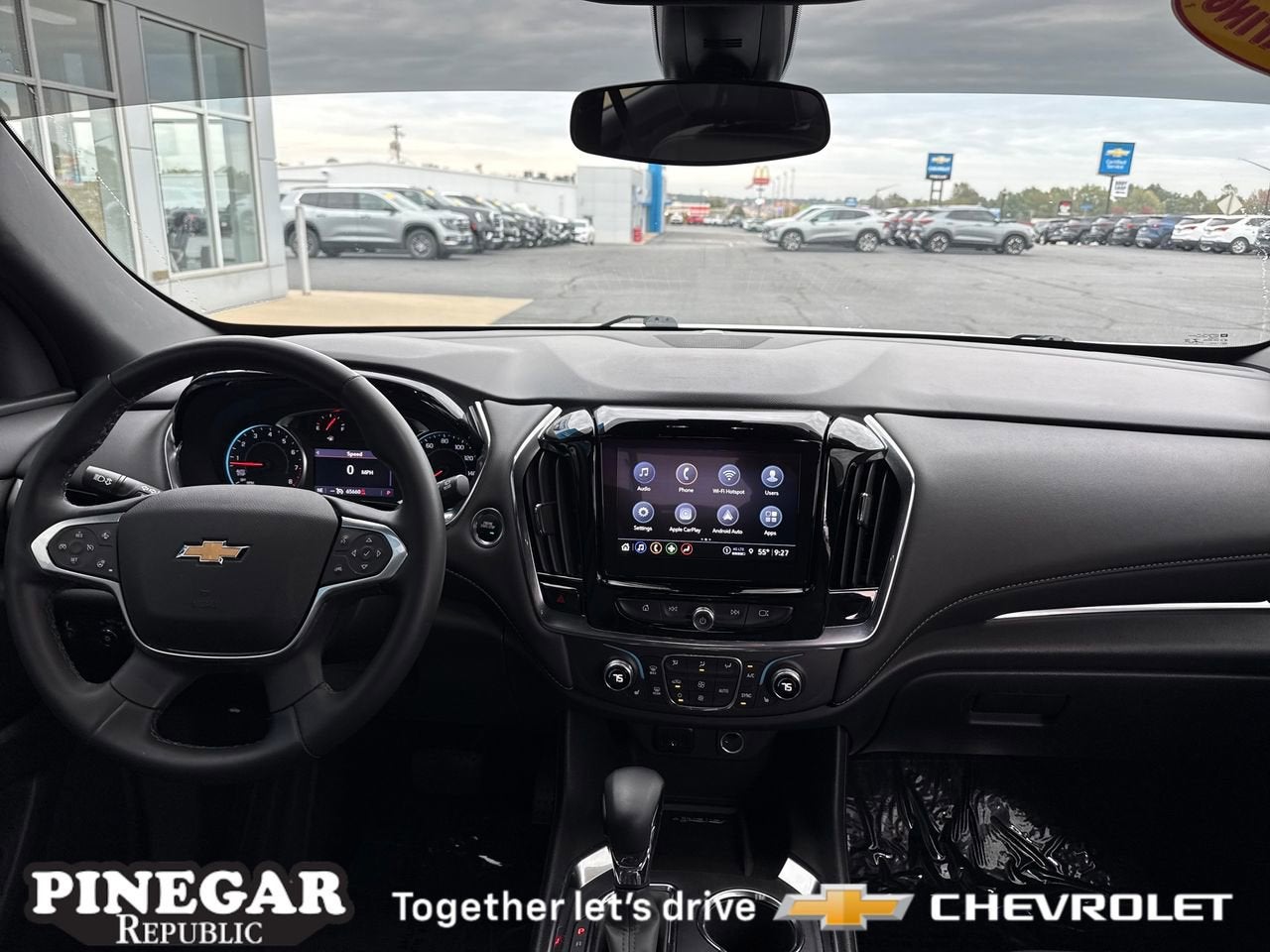 2023 Chevrolet Traverse LT Leather
