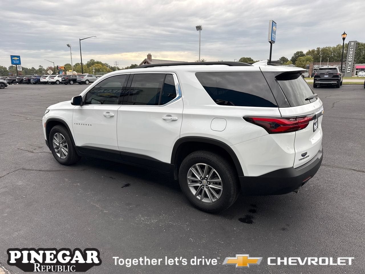 2023 Chevrolet Traverse LT Leather