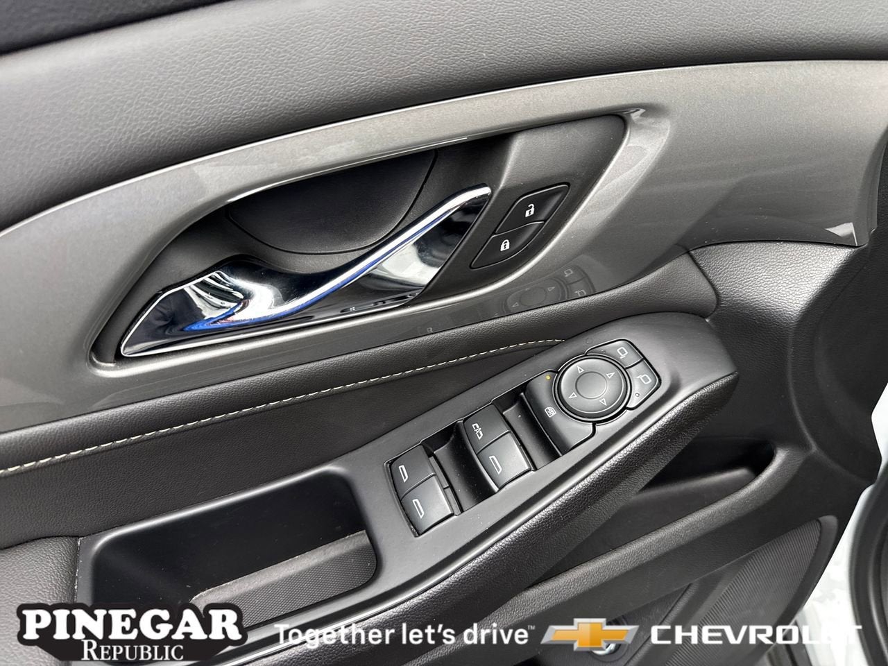 2023 Chevrolet Traverse LT Leather