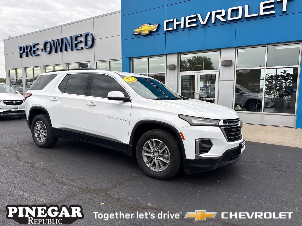 2023 Chevrolet Traverse LT Leather